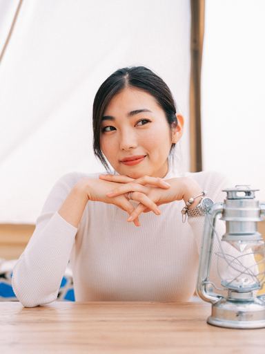 テントの中で撮影したポートレート